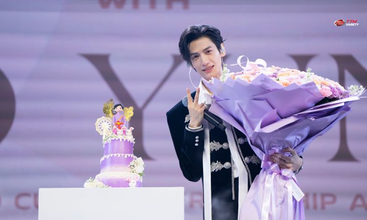 หล่อที่สุด! หลัวอวิ๋นซี ฑูตเชื่อมความสัมพันธ์ไทย-จีน คนแรก China-Thailand Friendship Culture Exchange “Special Live Show with Luo Yunxi”