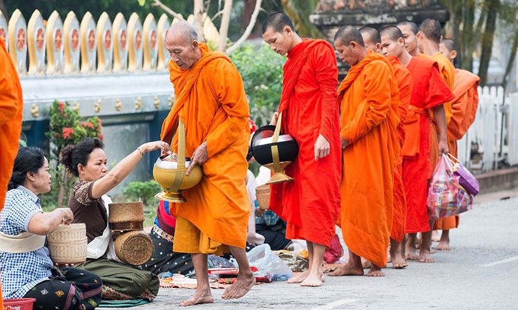 10 ของทำบุญ ที่ซื้อเตรียมไว้ได้ คนทำบุญช้อปออนไลน์ได้สะดวก!