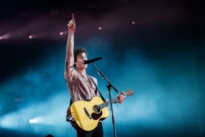 เหมือนถูกต้องมนต์ SHAWN MENDES ควงกีต้าร์คู่ใจ โชว์พลังเสียงสะกดแฟนชาวไทยนับหมื่น