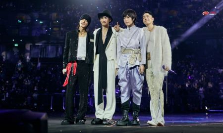 สมการรอคอยกว่า 20 ปี! F✦FOREVER เรียกเสียงกรี๊ดแบบไม่พัก ซึ้งน้ำตาไหล โปรดักชันสุดอลังการใน F✦FOREVER 1st World Tour in Bangkok