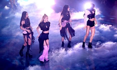 ย้อนกลับไปชม BLACKPINK เดบิวต์เพลง Pink Venom บนเวที MTV VMAs